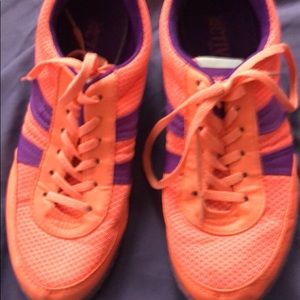 Bright coral/purple active shoes